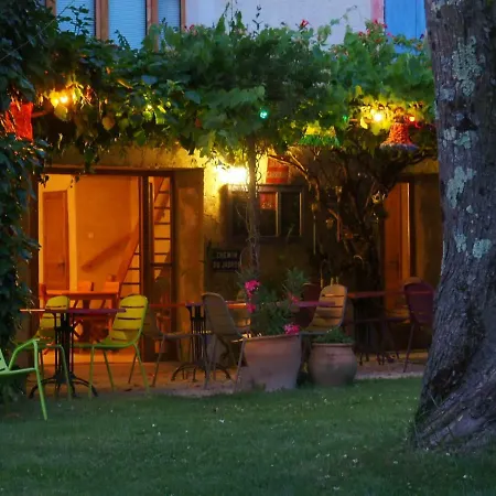 Au Reve Chatoyant Bed & Breakfast *